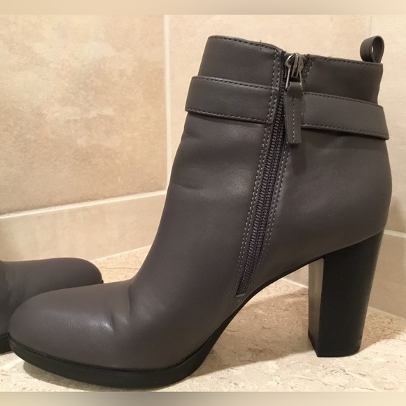 Franco Sarto Ankle Boots in Dark Gray- Worn Once - Sz 7.5 - Picture 2 of 6